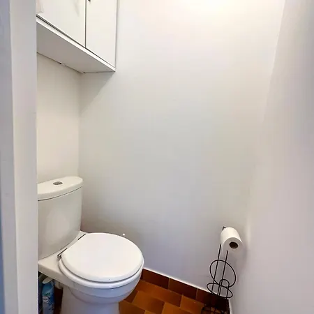 Apartment Golfe-juan A 300 M De La Et Pres De Cannes 2, Centre Et Gare Vallauris